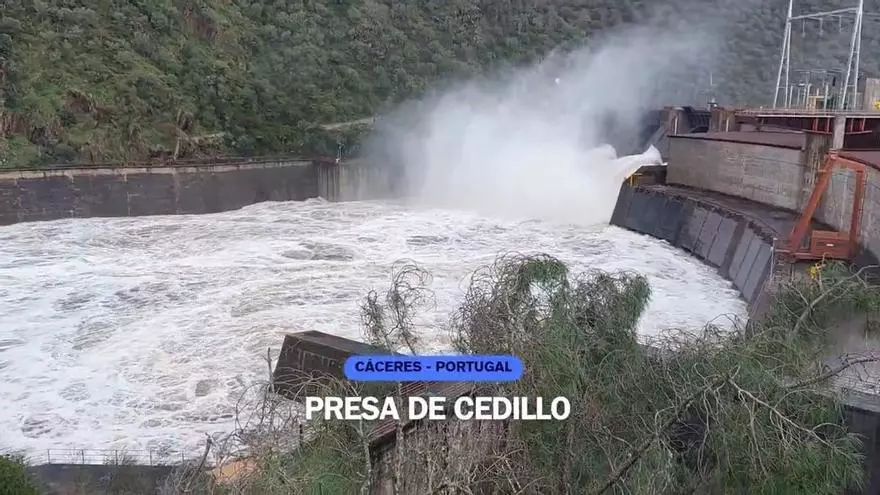 Vídeo | La presa de Cedillo desembalsando agua a Portugal
