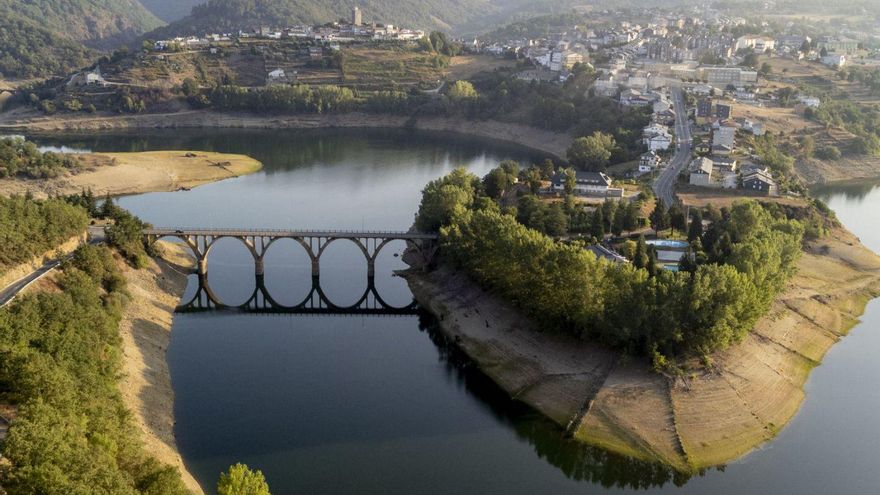 Nivel del embalse de O Vao, en Viana do Bolo, hace dos veranos
