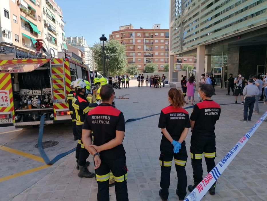 Desalojan la Torre 3 de laCiudad Administrativa 9 d'Octubre por un incendio