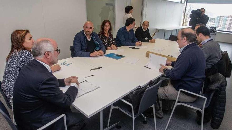 José Juan Durán presenta el proyecto a los portavoces de los grupos municipales de Pontevedra. // G.S.