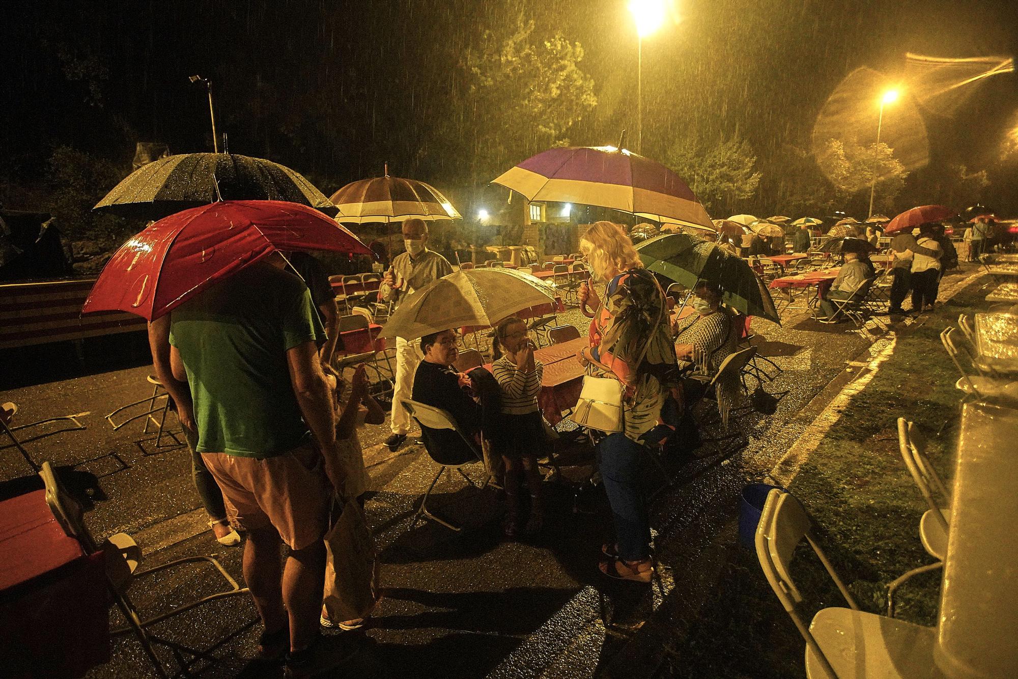 La pluja no impedeix el sopar de Palau