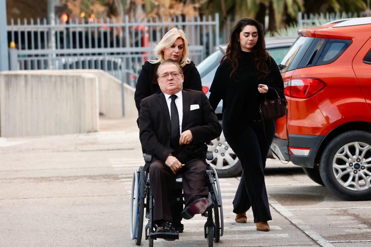 Familiares y amigos despiden a Fernando Esteso en València