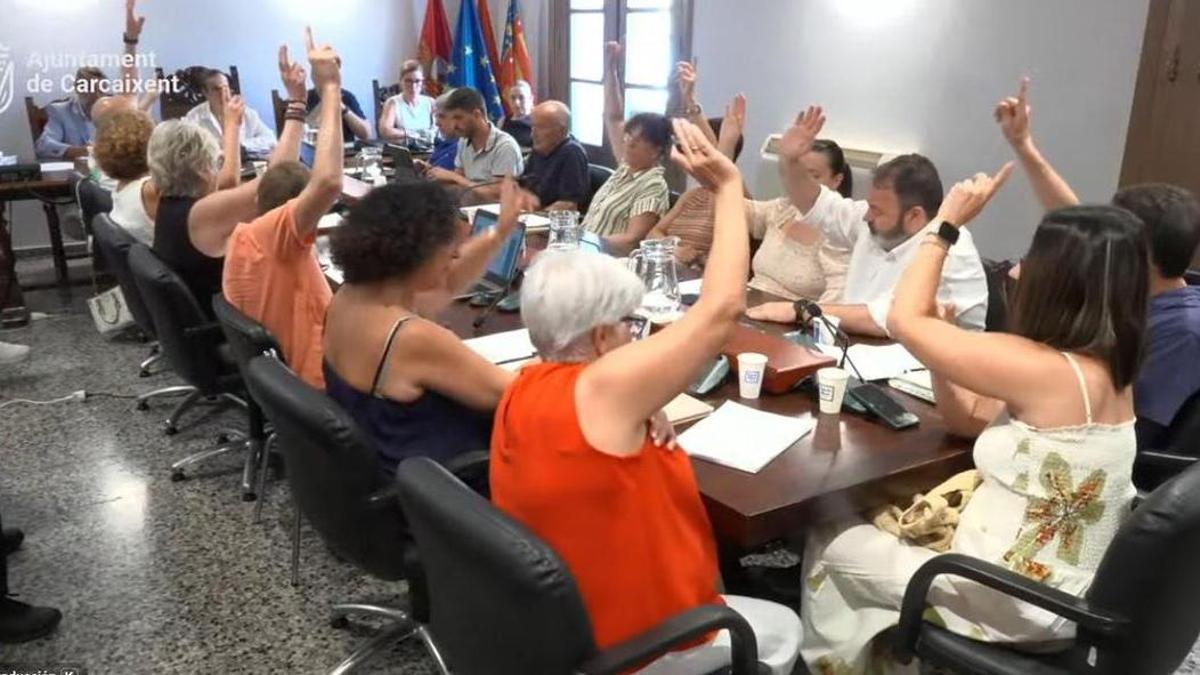 La oposición en bloque, este miércoles, al votar encontra de los presupuestos de 2026.