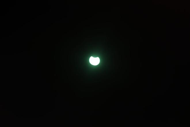 Así se ve el eclipe solar en València