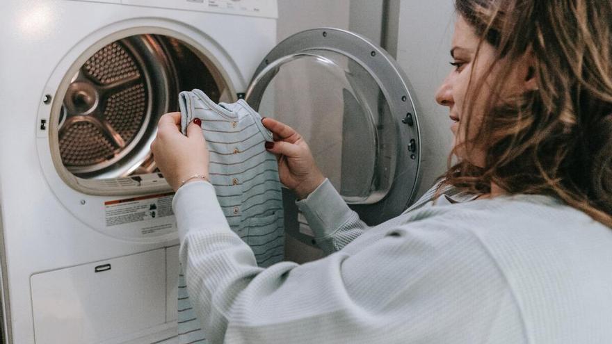 Cosas que no sabías que podías meter en la lavadora y ayudarán a ahorrar tiempo