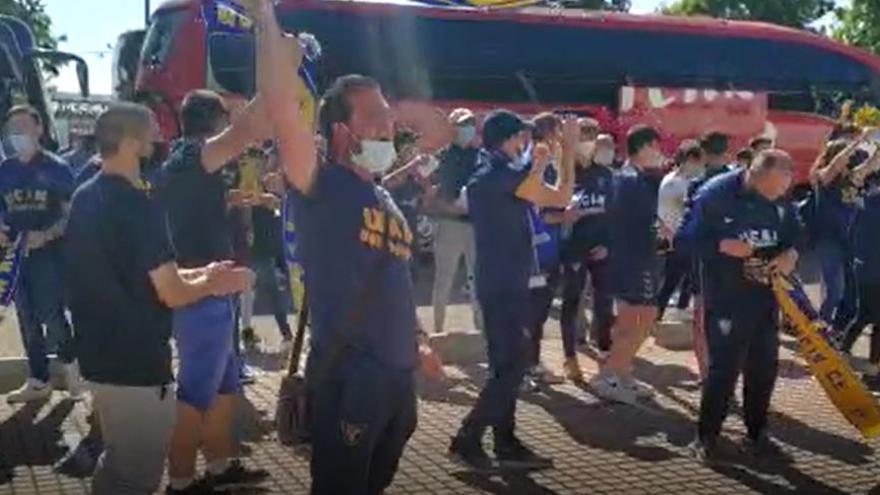 La afición del UCAM Murcia anima a su equipo en Badajoz