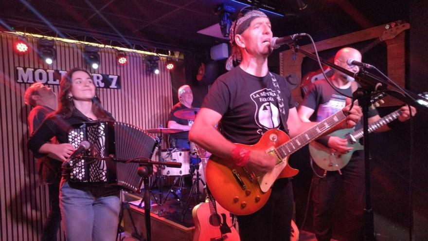 El grupo cincovillés La séptima farola toca este domingo en la Sala López