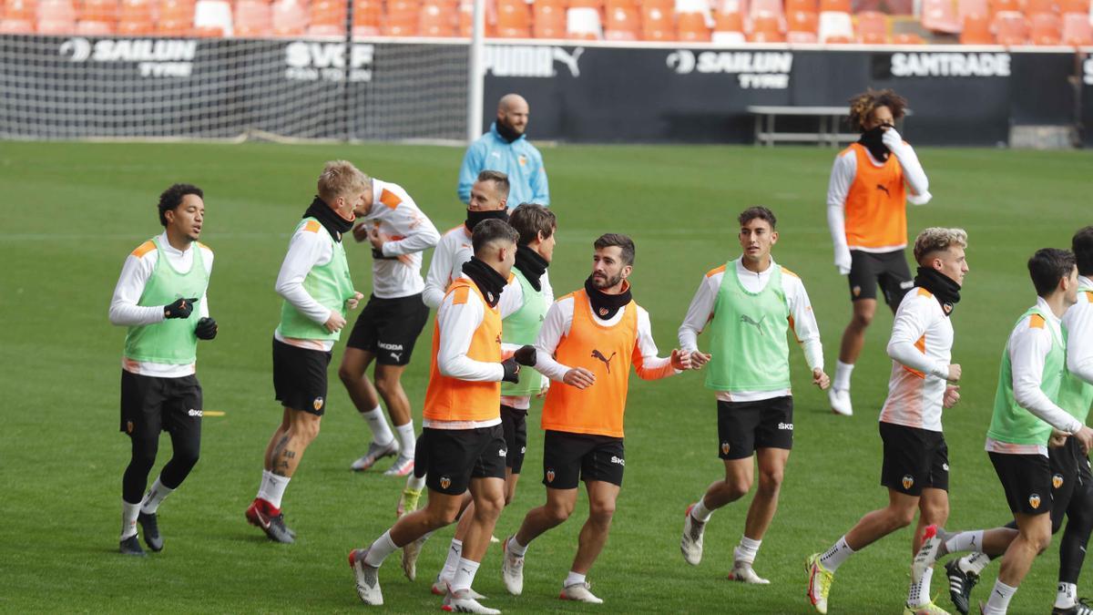 Última sesión del Valencia antes del derbi frente al Levante