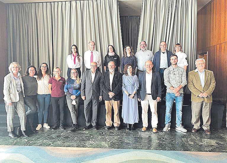 Fotografía de familia de los bodegueros de la DO Pla i Llevant, en el GPRO Valparaíso.