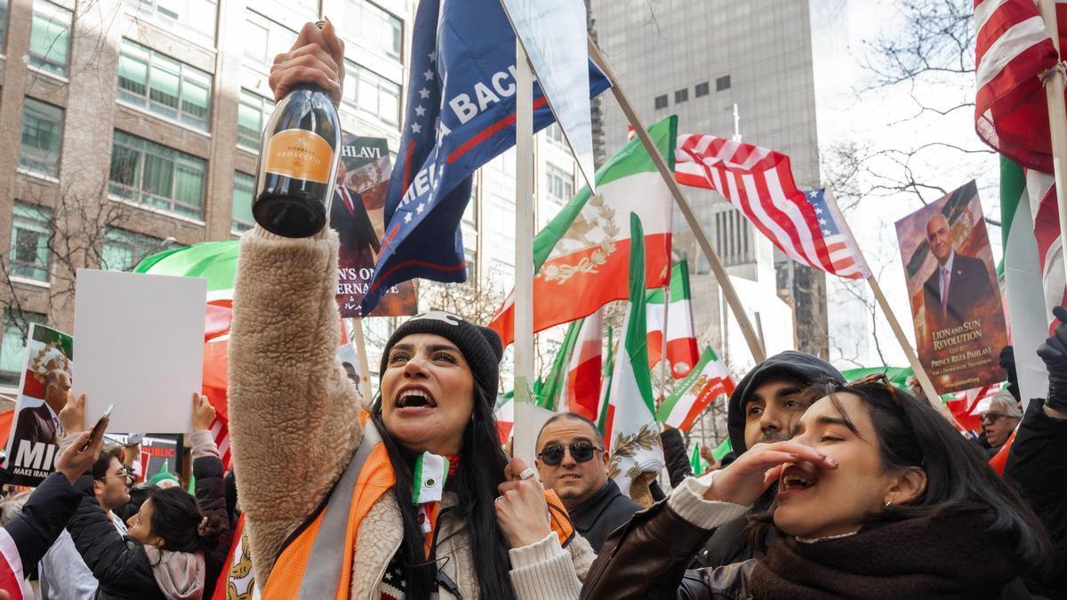 Exiliados iraníes salen a la calle en Estados Unidos, Berlín y Londres para reclamar un cambio de régimen