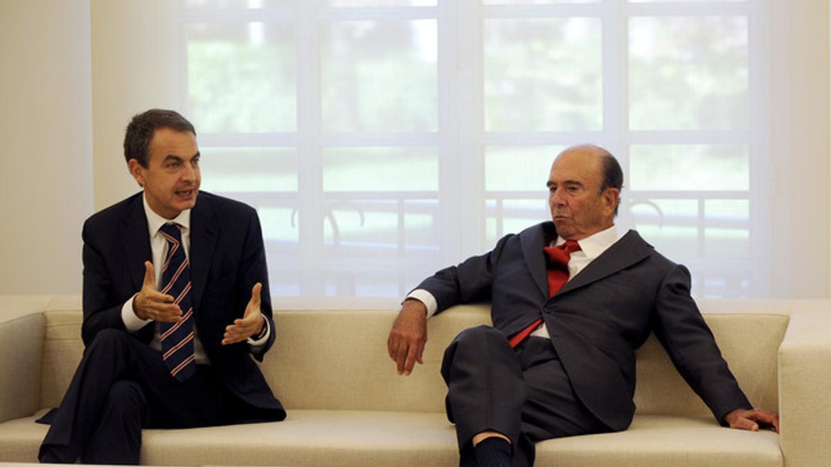 Emilio Botín, con José Luis Rodríguez Zapatero en una reunión que el presidente español mantuvo con banqueros en la Moncloa, en el 2008.