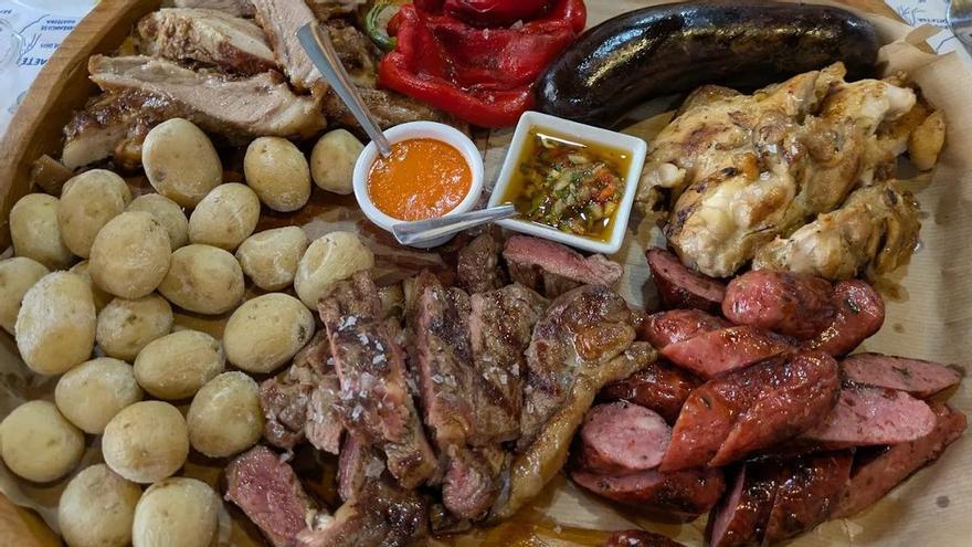 La parrilla de este municipio de Gran Canaria que está arrasando: el restaurante que conquista a los amantes de la carne a la brasa