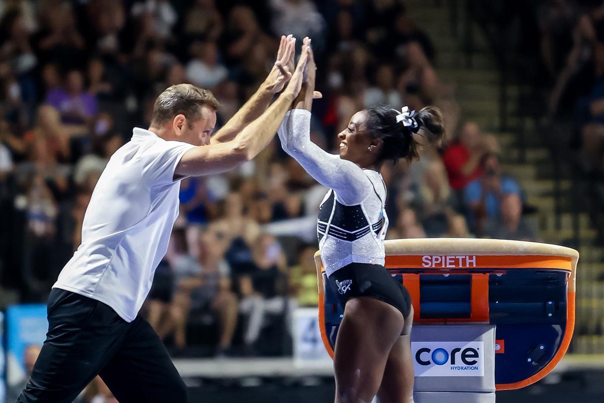 Hoffman Estates (United States), 05/08/2023.- US artistic gymnast Simone Biles reacts with coach Laurent Landi after competing on the vault during the Core Hydration Classic at the NOW Arena in Hoffman Estates, Illinois, USA, 05 August 2023. Biles is returning to competition after a two-year break after the Tokyo Olympics. (Tokio) EFE/EPA/ALEX WROBLEWSKI