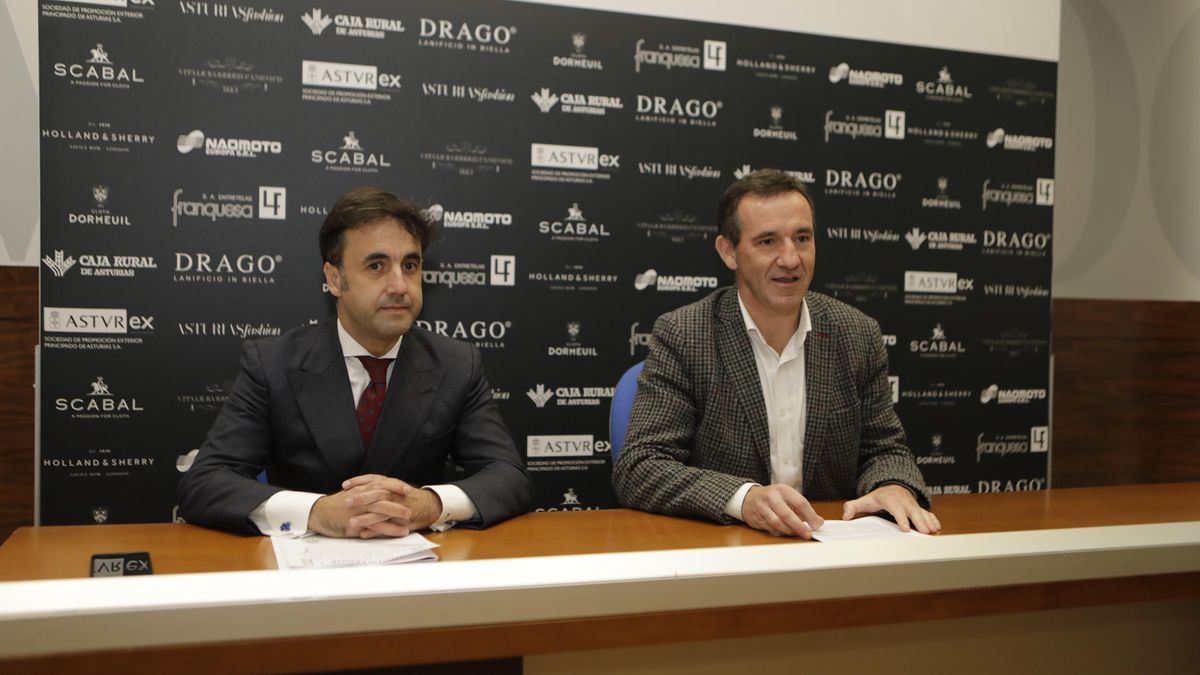 Plácido Iglesias (a la izquierda) y Javier Cuesta ayer, en la presentación del Congreso Internacional de Sastrería
