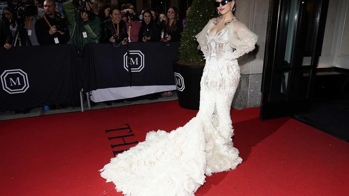 Rosalía y su look en la gala MET 2022