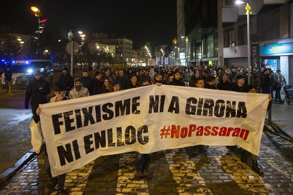 Els CDR es manifesten contra la convocatòria en defensa de la Constitució