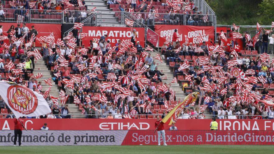 La grada de Montilivi plena de seguidors en el darrer partit contra el Sevilla