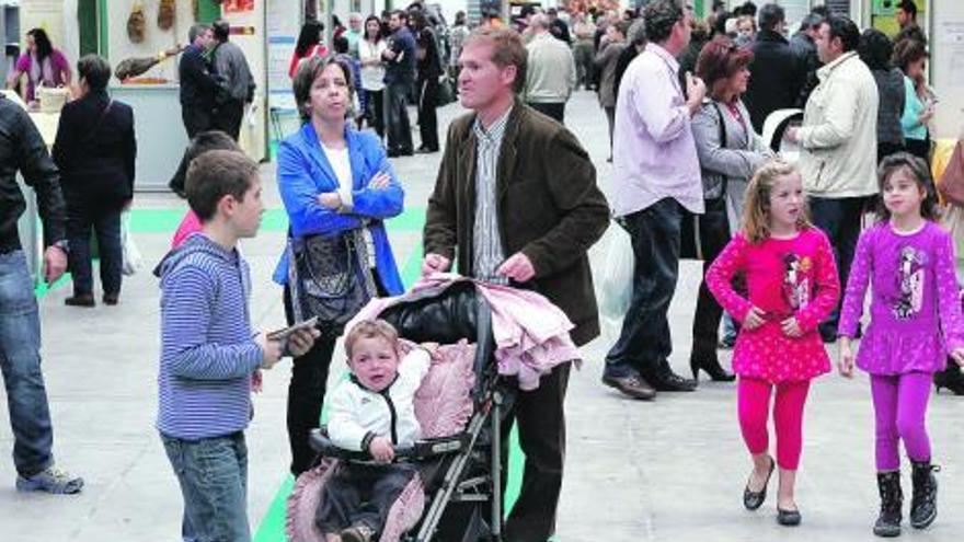 Muchas familias aprovecharon el domingo para conocer la feria.