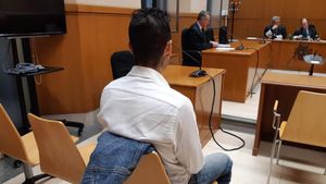 El tuitero condenado, en un momento del juicio.