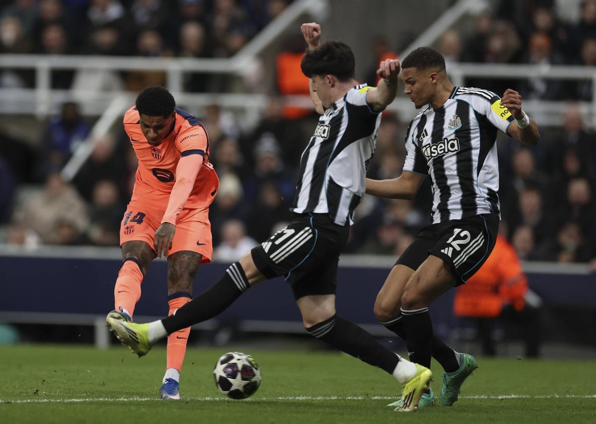 Marcus Rashford en una acción del Newcastle - Barça de la ida de los octavos de final de la Champions 2025/26