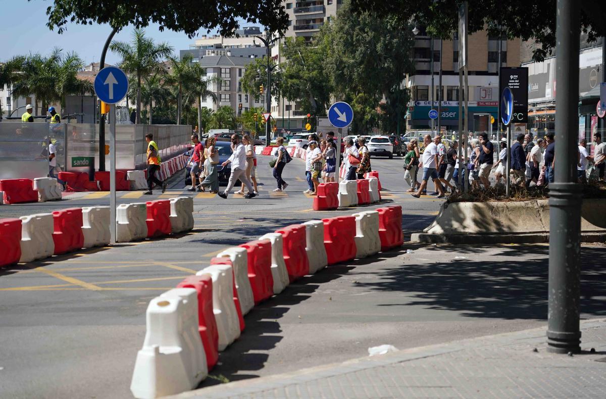 Cortes de tráfico y cierre en calle Hilera por las obras de ampliación del metro de Málaga.