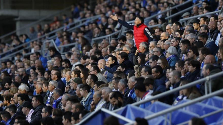 Afición del Oviedo en el Tartiere