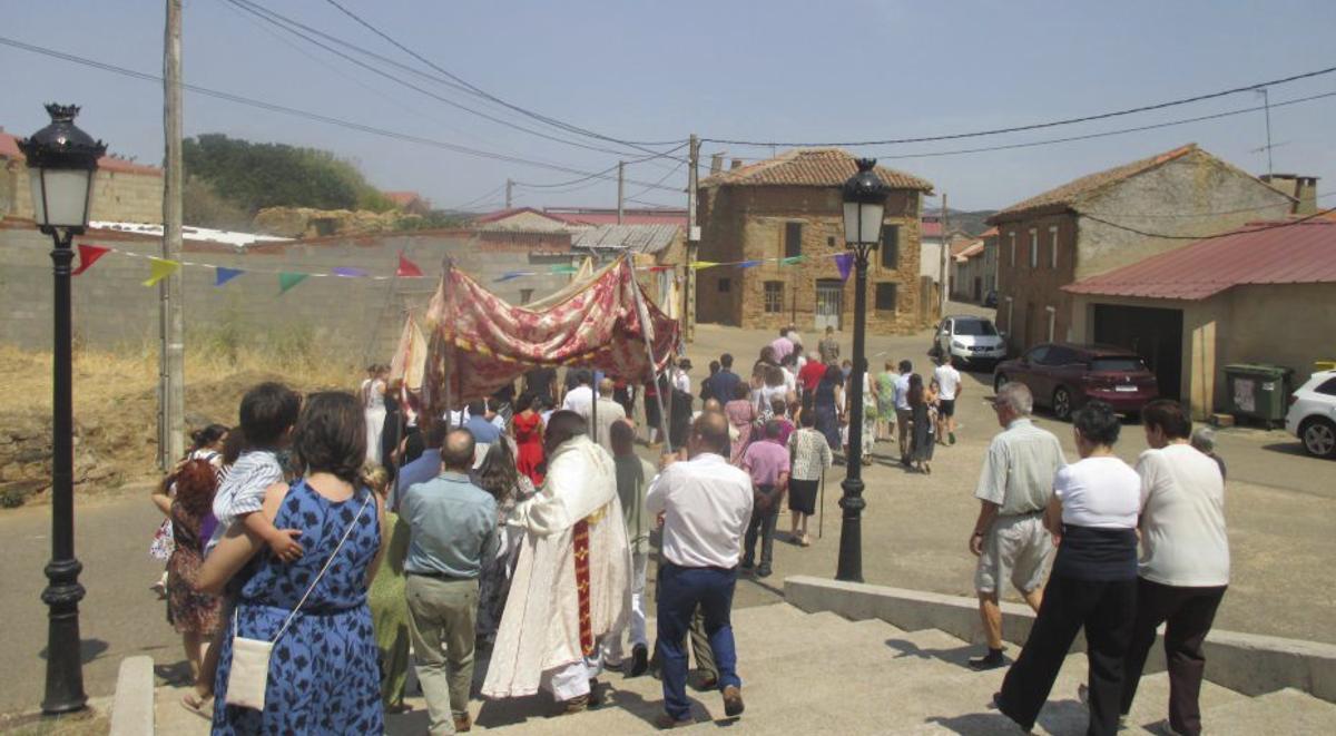 Procesión de la Asunción en Grijalba de Vidriales. | CARLOTA FERNÁNDEZ