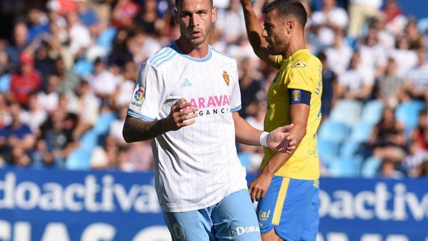 Álvaro Vázquez marca su primer gol en su estreno en casa y de titular