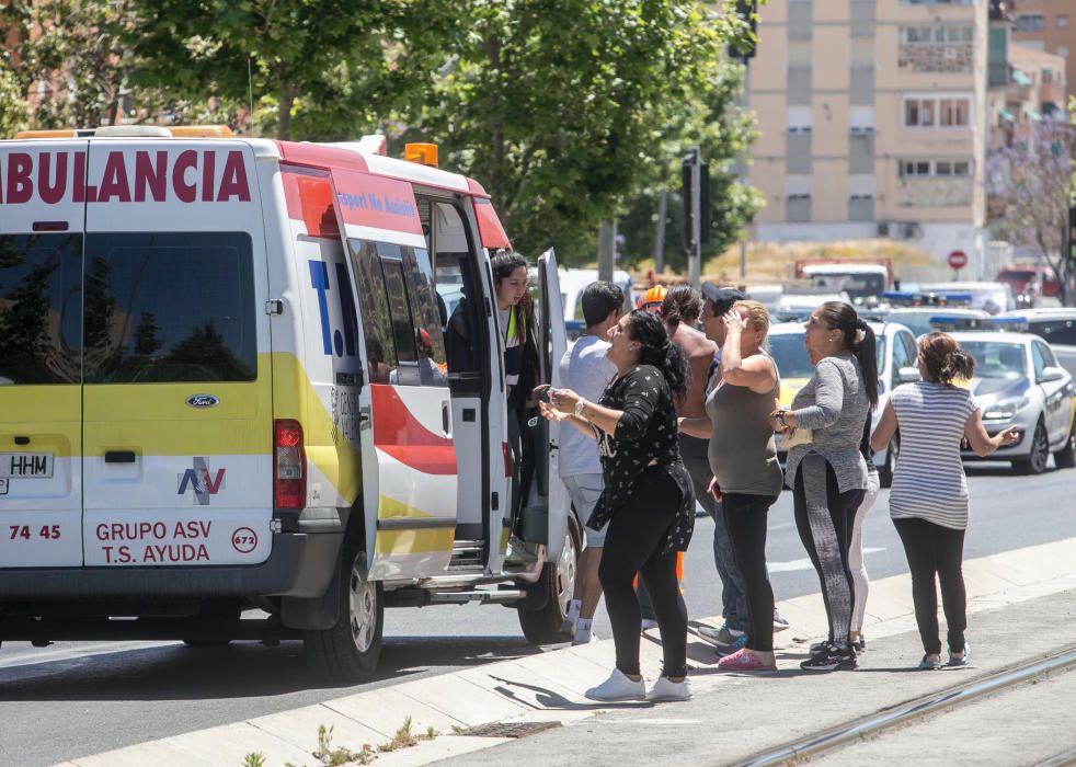 Rescatan a 8 personas en un inmueble del barrio Virgen del Carmen por un fuego iniciado en el soportal