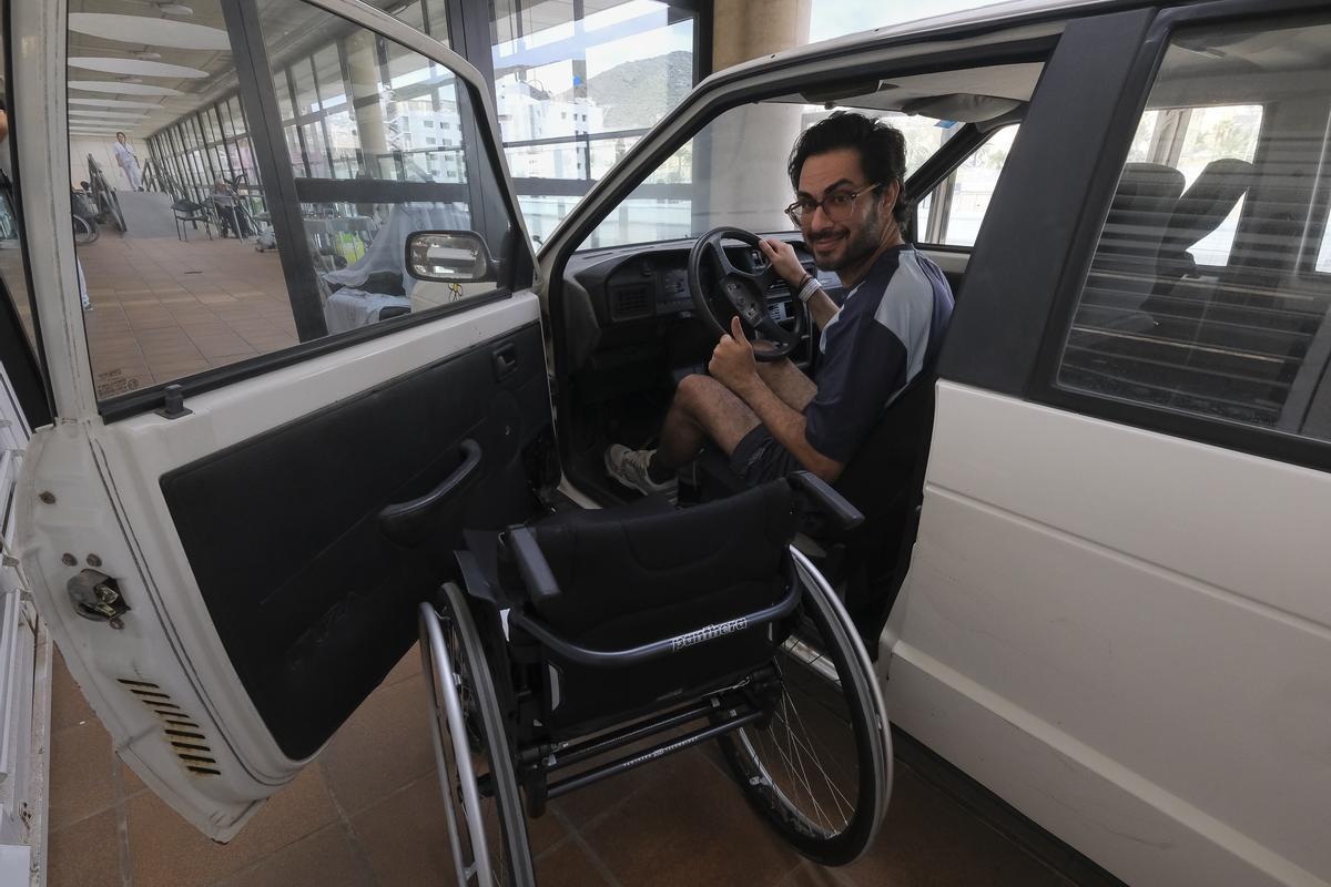 Amit Chugani en el interior del vehículo.