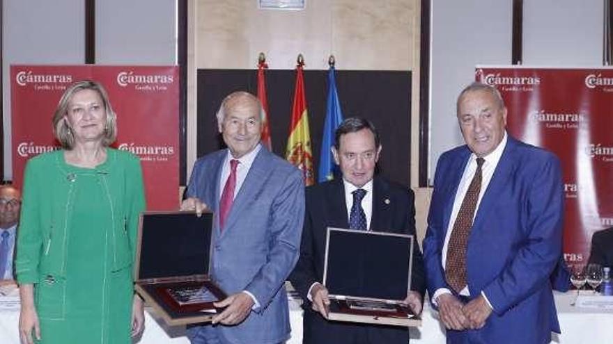 Las Cámaras de la región homenajean a Manuel Vidal por &quot;su compromiso y esfuerzo&quot;