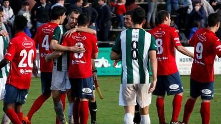 Imatge del Peralada-Olot disputat la temporada passada a la Tercera Divisió.