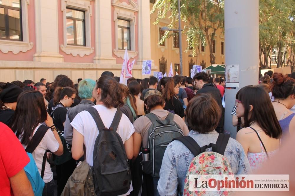 Protestas por Educación por las calles de Murcia