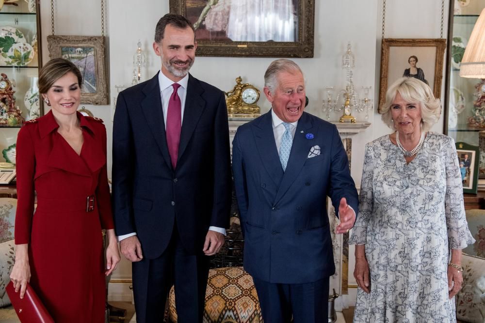 La Reina Letizia, el Rey Felipe VI, el Príncipe Carlos y Camila de Cornualles posan en la Casa Clarence de Londres