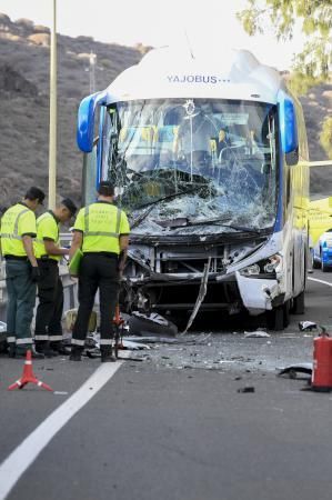 SUCESOS 15-02-2019 CARRETERA BARRANCO DE BALITOS. MOGAN.  Accidente circulatorio entre una guagua y un coche con el resultado de una fallecido  FOTOS: JUAN CASTRO  | 15/02/2019 | Fotógrafo: Juan Carlos Castro