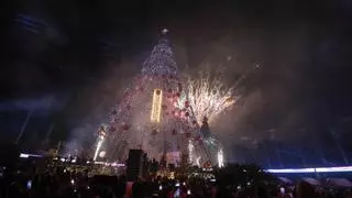 Dos murcianos de lujo para inaugurar la Navidad con el encendido del Gran Árbol