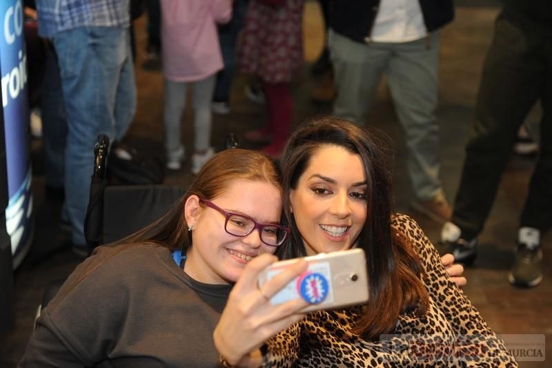 Ruth Lorenzo presenta 'Loveaholic' en la FNAC de Nueva Condomina