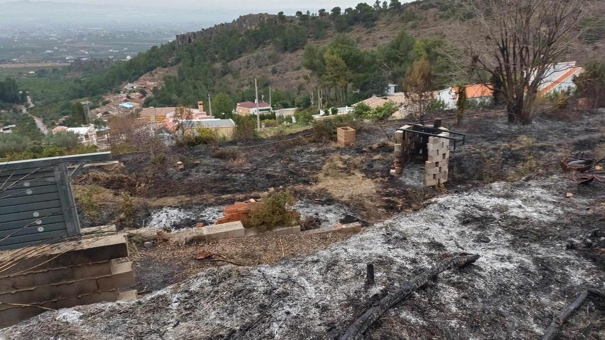 Quemador en el que originó el incendio forestal declarado en l'Aixavegó Alta en enero de 2024.