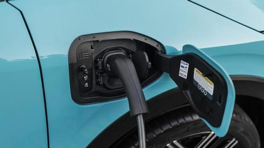 Las dudas más frecuentes al viajar en coche eléctrico durante el verano
