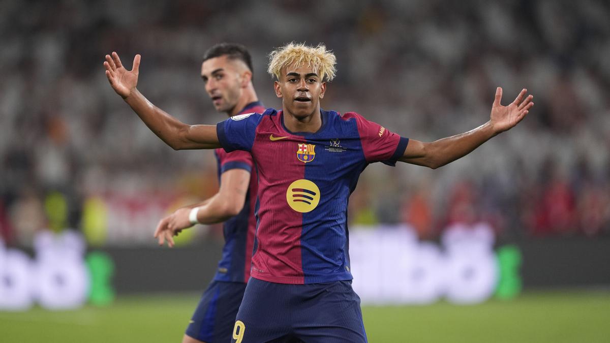 Lamine Yamal gesticula durante la final de Copa.