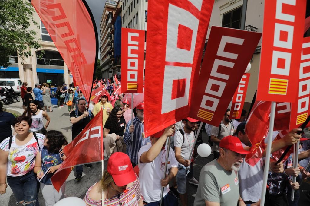 Cerca de mil personas salen a la calle por el Primero de Mayo