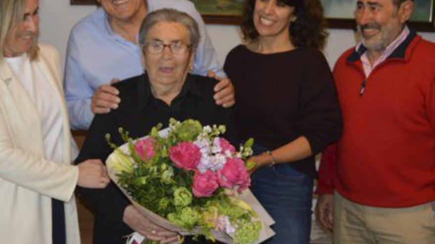 Carmen Uhía cumple en Portonovo 102 años