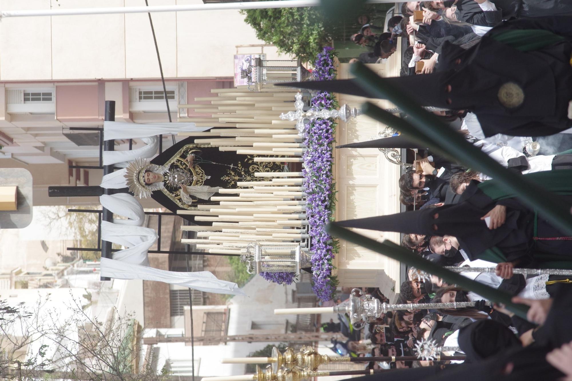 Salida de la Virgen del Sol en el barrio de la Victoria