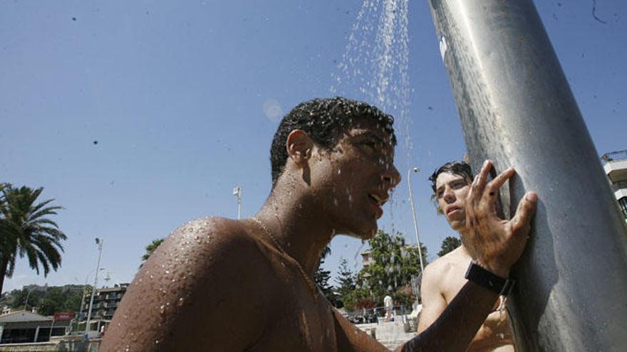 El viento de Levante suaviza el verano en Málaga