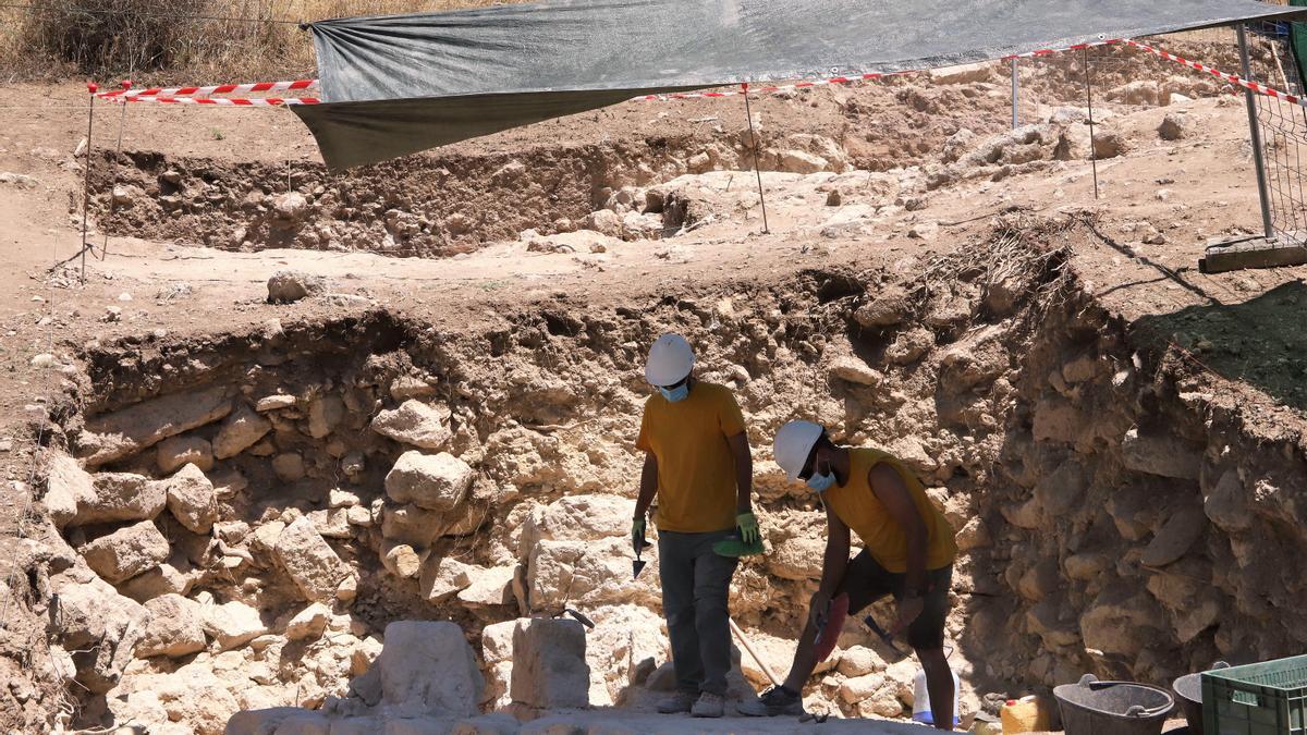 Trabajos arqueológicos en la Plaza de Armas de Medina Azahara