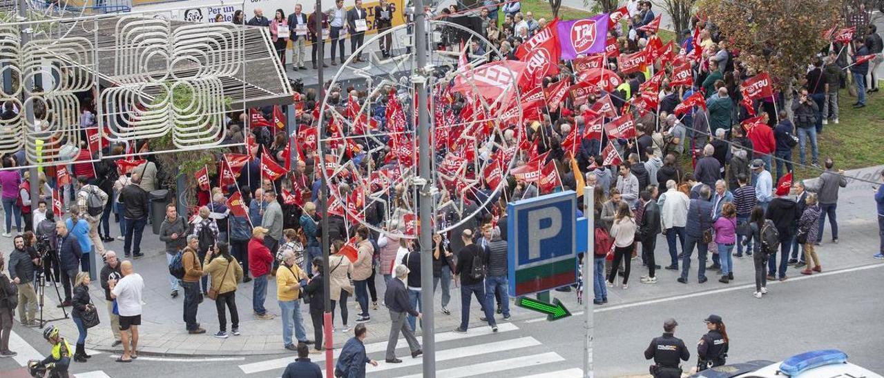 Vista general de la protesta celebrada este viernes en Alicante.