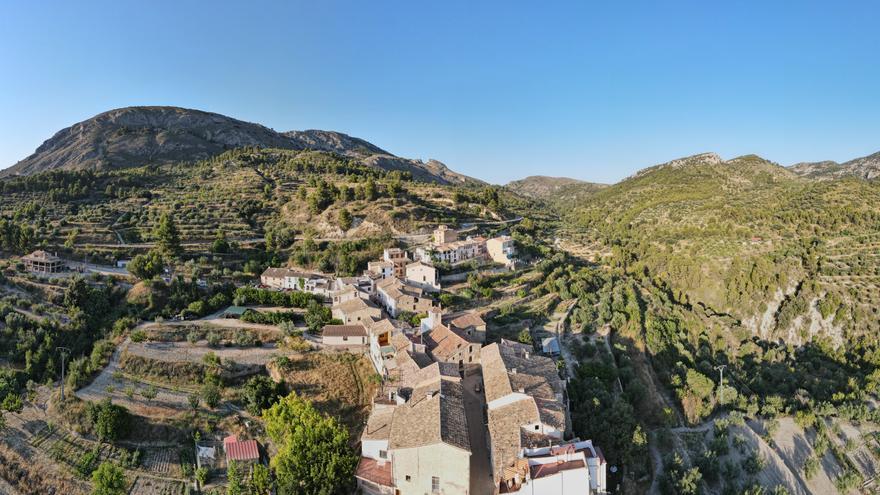 Benasau, entre la Serrella y Aitana