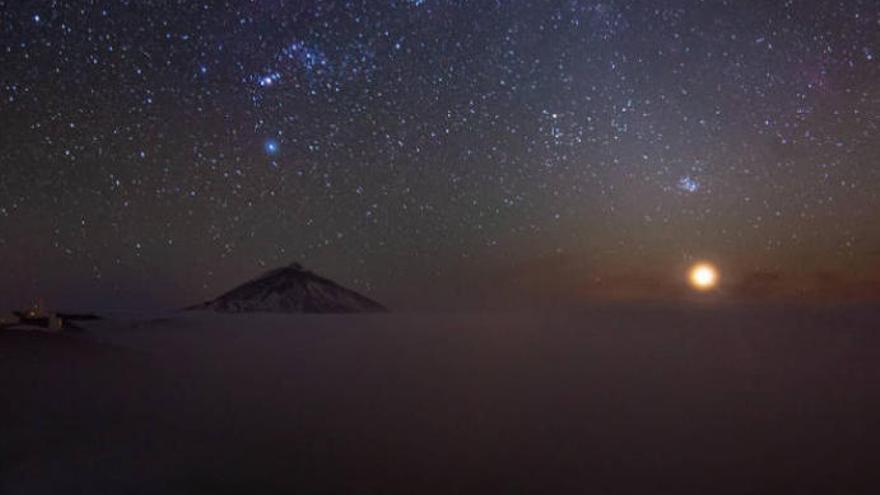 Coronavirus en Canarias | El Teide deslumbra en medio del silencio