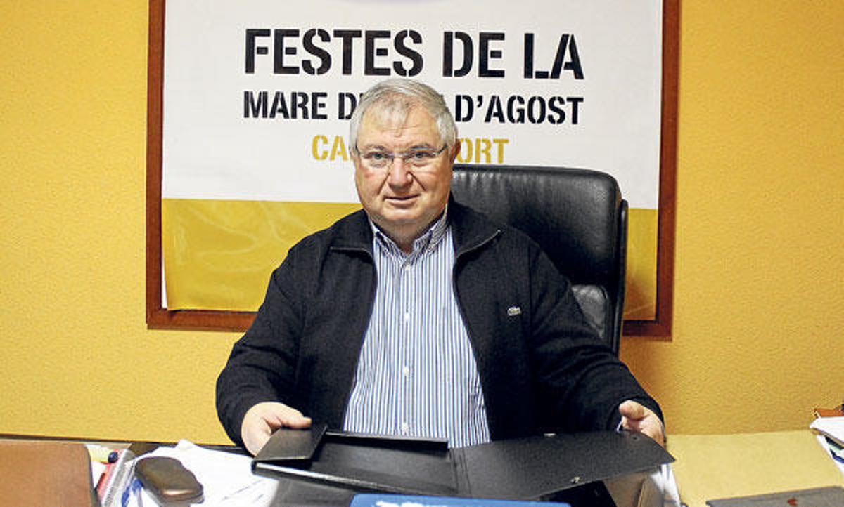 Monjo mit Plastikente - der Bürgermeister bevorzugt echte.