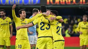 Los jugadores del Villarreal celebran un gol